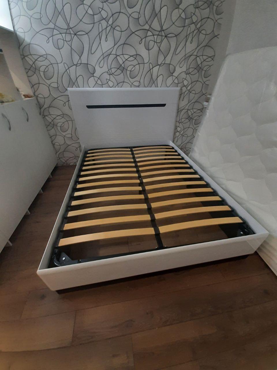 Односпальная кровать "Парма" 90 х 190 с подъемным механизмом цвет белый / венге