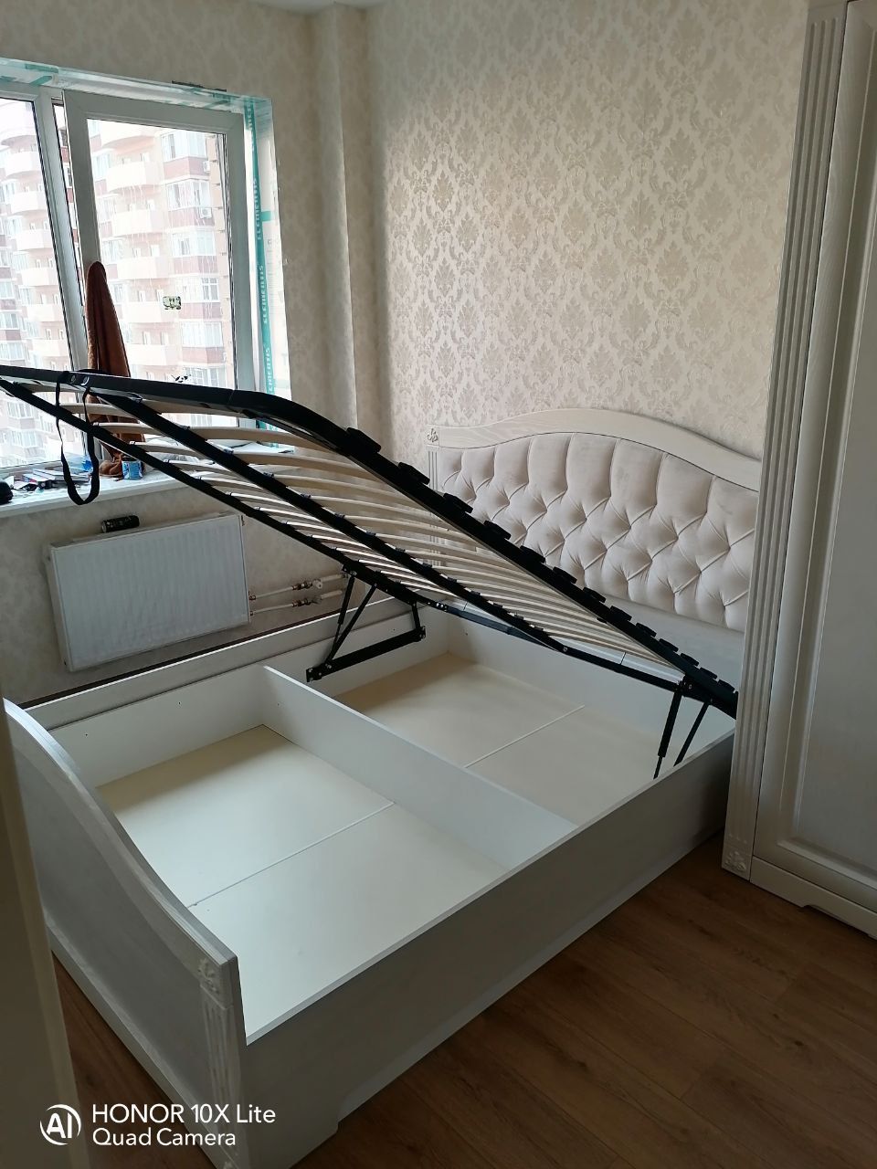 Односпальная кровать "Сорренто" 90х200 с подъемным механизмом цвет ясень серебро изножье высокое