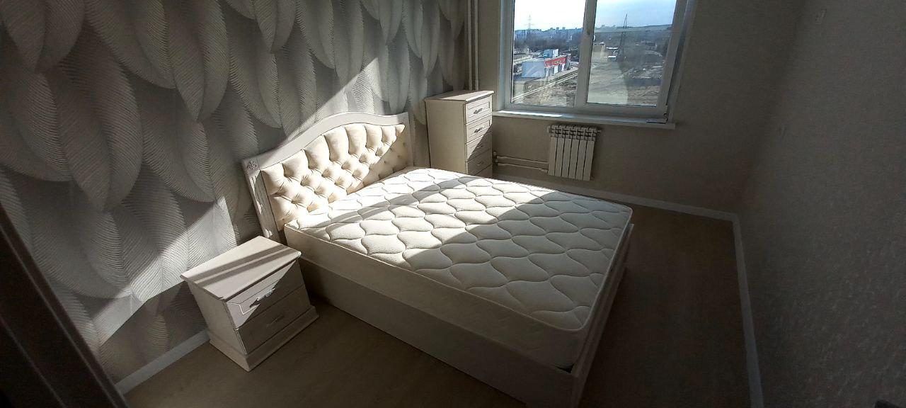 Двуспальная кровать "Сорренто"  180 х 200 с ортопедическим осн-ем цвет ясень серебро изножье низкое