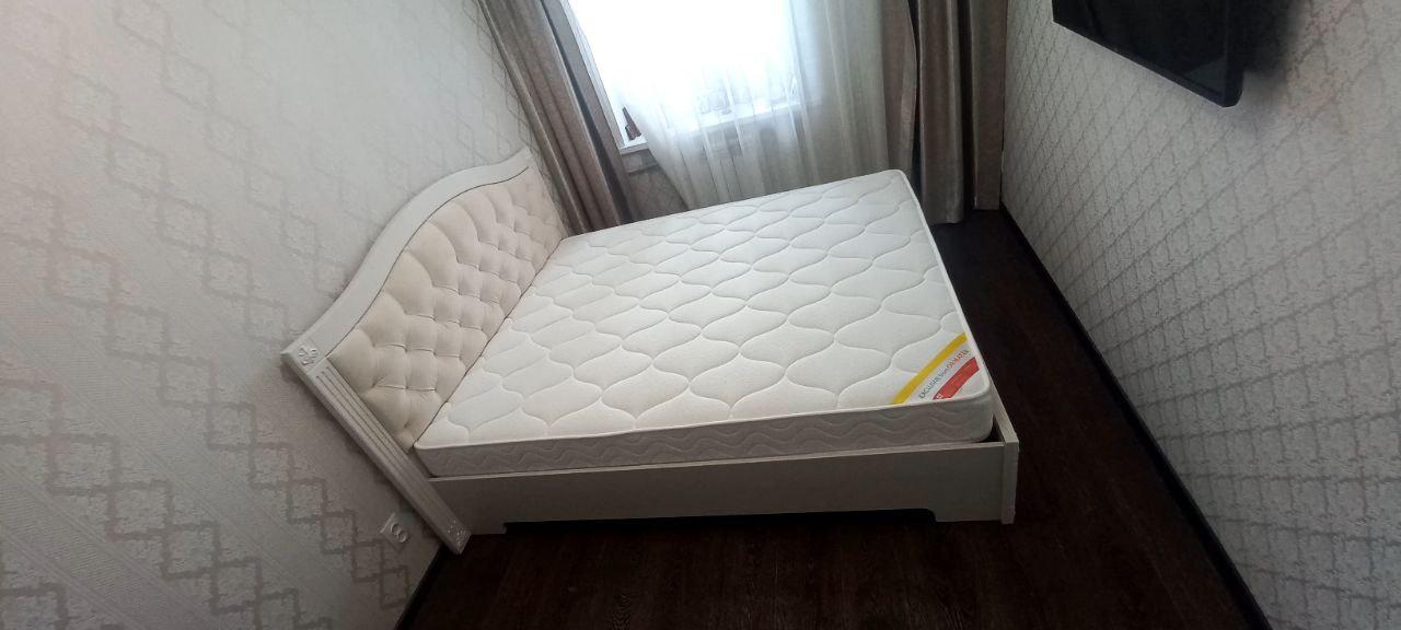 Односпальная кровать "Сорренто" 90 х 190 с ортопедическим осно-ем цвет ясень серебро изножье высокое